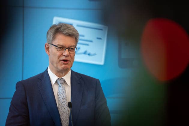 Statement on the reform of driving school training Patrick Schnieder, Federal Minister of Transport in portrait at the statement on the reform of driving school training, Berlin , 20 05 2026 Berlin Berlin