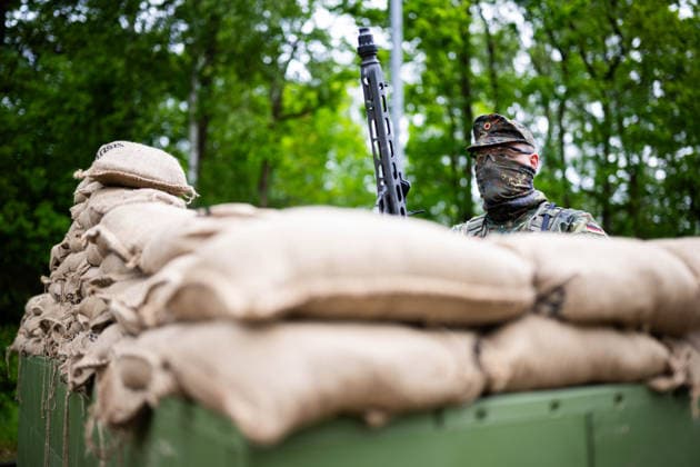 20 05 2026 First major exercise of the Home Guard Division Home guards secure the unloading of tracked vehicles of Panzergrenadierbrigade 37 at the military training area in Bergen, Lower Saxony ,
