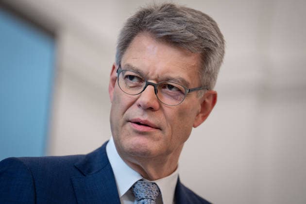 Statement on the reform of driving school training Patrick Schnieder, Federal Minister of Transport at the press conference on the topic Statement on the reform of driving school training following approval by the Federal Cabinet, Berlin , 20 05 2026 Berlin Berlin Germany