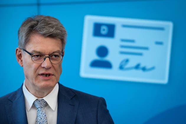 Statement on the reform of driving school training Patrick Schnieder, Federal Minister of Transport with the imprint of a drivers license in the background At the press conference on the topic Statement on the reform of driving school training following the approval by the Federal Cabinet, Berlin , 20 05 2026 Berlin Berlin Germany