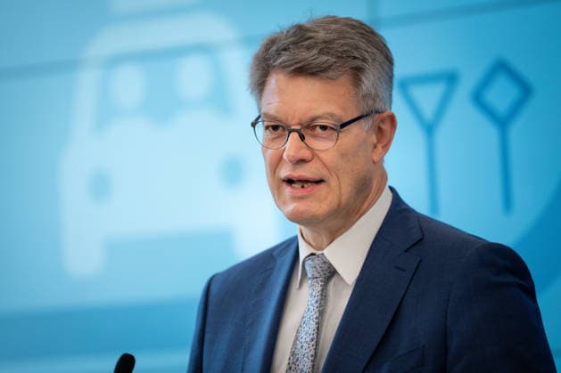Statement on the reform of driving school training Patrick Schnieder, Federal Minister of Transport at the press conference on the topic Statement on the reform of driving school training following approval by the Federal Cabinet, Berlin , 20 05 2026 Berlin Berlin Germany
