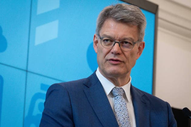Statement on the reform of driving school training Patrick Schnieder, Federal Minister of Transport at the press conference on the topic Statement on the reform of driving school training following approval by the Federal Cabinet, Berlin , 20 05 2026 Berlin Berlin Germany