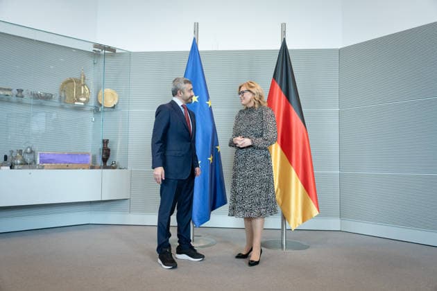 Julia Klöckner, Sheikh Abdullah bin Zayed Al Nahyan Berlin, President of the Bundestag, Julia Klöckner, Foreign Minister UAE, Sheikh Abdullah bin Zayed Al Nahyan, Reichstag Building Berlin Berlin GER