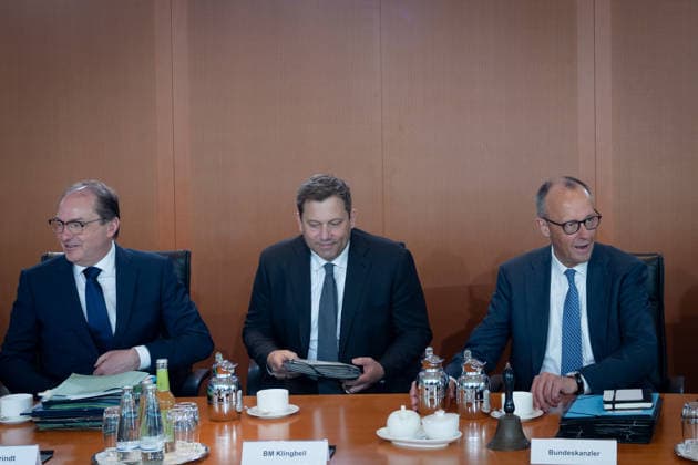 Cabinet meeting, federal government, kick-off, cabinet meeting, federal government, federal chancellor, Friedrich Merz, Lars Klingbeil, federal finance minister, vice chancellor, Alexander Dobrindt, federal interior minister Berlin Berlin GER