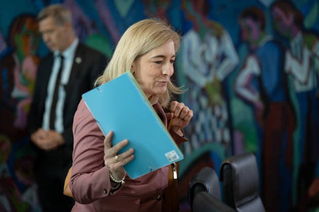 Cabinet meeting, Federal Government, Kick-off Kick-off, Cabinet meeting, Federal Government, Nina Warken, Federal Minister of Health Berlin Berlin GER