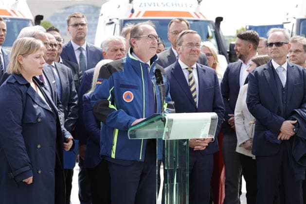 Federal Minister of the Interior Alexander Dobrindt, Federal Minister Boris Pistorius, Germany, Berlin,Federal Minister of the Interior Alexander Dobrindt presents civil protection pact and hands over 13 emergency vehicles for civil protection