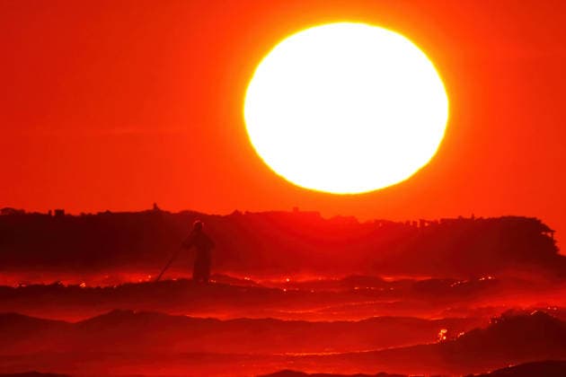 May 20, 2026, Isle Of Palms, Sc, United States: A paddle surfer silhouetted by the sunrise rides waves along Front Beach, May 20, 2026 in Isle of Palms, South Carolina. Isle Of Palms United States  - ZUMAe02_ 20260520_zaf_e02_006 Copyright: xRichardxEllisx