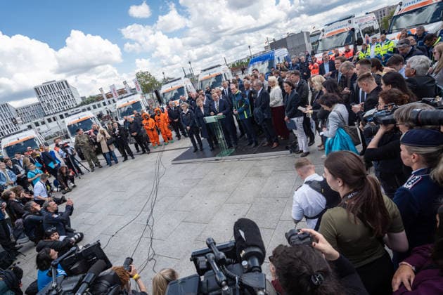 Federal Interior Minister Alexander Dobrindt in civil defense jacket and Defense Minister Boris Pistorius in front of Berlin Central Station Presentation of the Civil Protection Pact by Federal Interior Minister and Defense Minister with handover of 13 emergency vehicles to the Civil Defense, Berlin Berlin Germany Central Station, Washingtonplatz