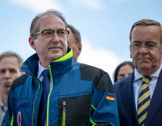 Federal Minister of the Interior Alexander Dobrindt presents pact for population protection and hands over 13 emergency vehicles for civil defense at Washingtonplatz in Berlin, 20 05 2026 Berlin Germany Copyright: xYonaxElsnerx