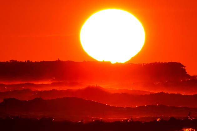May 20, 2026, Isle Of Palms, Sc, United States: The sun rises over a choppy morning on the Atlantic Ocean near Front Beach, May 20, 2026 in Isle of Palms, South Carolina. Isle Of Palms United States - ZUMAe02_ 20260520_zaf_e02_007 Copyright: xRichardxEllisx