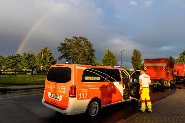 Family of Ebola-infected US doctor arrives in Berlin today with special aircraft LiveU on site Fire brigade and special equipment for intensive care transport On tape 7aIMG 0558826 xBrandenburg, Copyright: 7aktuell.dex xTheoxN.x&xLucaxW. 0558826 20260520_7a_EBOLABERLINFAMILIE_558826