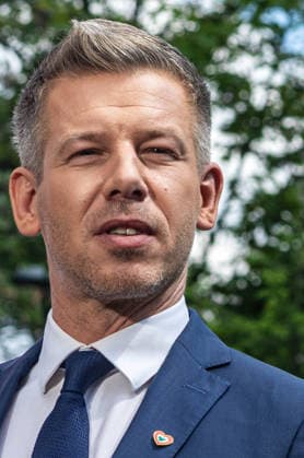May 20, 2026, Warsaw, Poland: New Hungarian Prime Minister, Peter Magyar seen talking to the press during his meeting with the Polish Prime Minister, Donald Tusk . On the morning of Wednesday, the 20th of May, on his first foreign visit, the new Prime Minister of Hungary, Peter Magyar, meets with Polish Prime Minister Donald Tusk. The visit symbolically marks the opening of a new phase in Budapest s relations with Europe. During the meeting the Prime Ministers discuss Magyar s victory in the recent Hungarian elections, the Polish-Hungarian relationship, and the issue of Zbigniew Ziobra and Marcin Romanowski - two Polish politicians evading prosecution in Poland by hiding in Hungary. After the meeting, Peter Magyar meets with the Polish Pres - ZUMAs197 20260520_aaa_s197_280 Copyright: xNeilxMiltonx