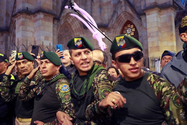 May 20, 2026, Bogota, Cundinamarca, COLOMBIA: Members of the Special Forces School (ESFES - Escuela de Fuerzas Especiales) of the Colombian National Army conform an honor guard for the right-wing presidential candidate ABELARDO DE LA ESPRIELLA at the closing rally of his campaign. Historically tied to the strategic base and sector of BarrancoÂ³n in San Joso del Guaviare the soldiers are the countryÃ¢â‚¬â ¢s elite commando and special operations units. ColombiaÃ¢â‚¬â ¢s first-round presidential elections take place May 31st. DE LA ESPRIELLA s independent movement, Firmes por la Patria (Firm for the Homeland), centers its entire identity on this predatory mascot to project a distinct political brand representing a hardline stance on crim - ZUMAd225 20260520_znp_d225_010 Copyright: xZoraidaxDiazx