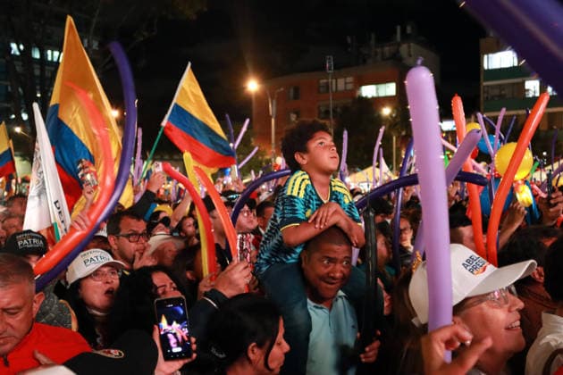 May 20, 2026, Bogota, Cundinamarca, COLOMBIA: Followers of right-wing presidential candidate ABELARDO DE LA ESPRIELLA cheer him on as he addresses the crowd from behind bulletproof glass during his campaign closing rally ahead of the first-round presidential vote May 31st. The high-security setup serves as a stark visual reminder of Colombia s electoral history, where the threat of political violence has historically cast a shadow over democratic campaigns. Bogota COLOMBIA - ZUMAd225 20260520_znp_d225_008 Copyright: xZoraidaxDiazx