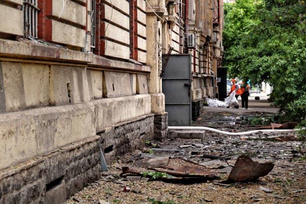 Russian drone attack on Odesa leaves people injured A building damaged in a Russian drone attack is seen in Odesa, Ukraine, on May 18, 2026. As a result of a massive overnight attack by Russian strike drones, several residential buildings in the Prymorskyi and Kyivskyi districts sustained significant damage. Roofs of three-storey buildings were destroyed, while a one-storey house was ruined in another area. Buildings of a city lyceum and a kindergarten were also damaged. Two people, an 11-year-old boy and a 59-year-old man, were injured, Credit:Nina Liashonok Ukrinform Avalon Ukraine, Odesa  Copyright: xNinaxLiashonokx xUkrinformx xAvalonx 1102272060