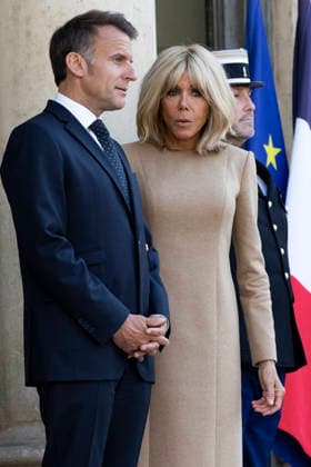 President Macron Welcomes Papua New Guinea PM Marape - Paris Brigitte Macron, First Lady of France, and Emmanuel Macron, President of the Republic, before he received James Marape, Prime Minister of Papua New Guinea, at the Élysée Palace in Paris, on 20 May 2026, as part of bilateral partnerships in the Indo-Pacific region in the fields of security and defence, the fight against illegal fishing, biodiversity and sustainable development. Photo by Jeremy Paoloni ABACAPRESS.COM Paris France Copyright: xPaolonixJeremy ABACAx