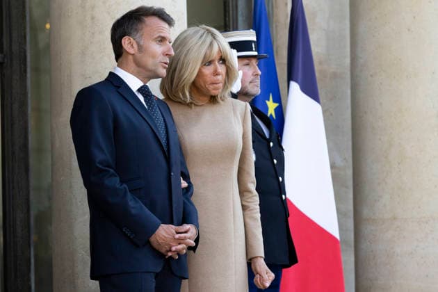 President Macron Welcomes Papua New Guinea PM Marape - Paris Brigitte Macron, First Lady of France, and Emmanuel Macron, President of the Republic, before he received James Marape, Prime Minister of Papua New Guinea, at the Élysée Palace in Paris, on 20 May 2026, as part of bilateral partnerships in the Indo-Pacific region in the fields of security and defence, the fight against illegal fishing, biodiversity and sustainable development. Photo by Jeremy Paoloni ABACAPRESS.COM Paris France Copyright: xPaolonixJeremy ABACAx