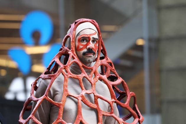 GREAT BARRIER REEF CORAL EXPORTS, Activist dressed as wild coral performing during the launch of an Australian Marine Conservation Society campaign to stop the Great Barrier ReefÕs commercial wild live coral exports, Sydney, Thursday, May 21, 2026.court. ( NO ARCHIVING SYDNEY NEW SOUTH WALES AUSTRALIA  Copyright: xJANExDEMPSTERx 20260521163700111603