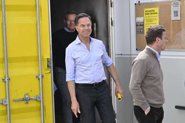 REVINGE, SWEDEN 20260521 Prime Minister Ulf Kristersson, NATO Secretary General Mark Rutte and Mikael Frisell, Director General of the Swedish Civil Defense Agency on their way out of a shelter when they visited the Swedish Civil Defense Agency in Revinge on Thursday where they part  Copyright: xJohanxNilsson TTx NATOS UTRIKESMINISTERMÖTE REVINGE R4dDuKR7C3Q