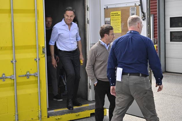 REVINGE, SWEDEN 20260521 Prime Minister Ulf Kristersson, NATO Secretary General Mark Rutte and Mikael Frisell, Director General of the Swedish Civil Defense Agency on their way out of a shelter when they visited the Swedish Civil Defense Agency in Revinge on Thursday where they part  Copyright: xJohanxNilsson TTx NATOS UTRIKESMINISTERMÖTE REVINGE oAfy-v20Ai0
