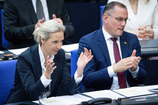 German Bundestag, 80th plenary session Alice Weidel AfD together with Tino Chrupalla AfD clapping in the plenary at the 80th session of the German Bundestag in Berlin, 21 05 2026 Berlin Berlin Germany