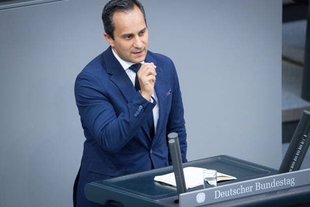 German Bundestag, 80th plenary session Mahmut Oezdemir SPD in portrait during his speech on the agenda item Establishment of a UA attack on the Nordstream pipelines at the 80th session of the German Bundestag in Berlin, 21 05 2026 Berlin Berlin Germany