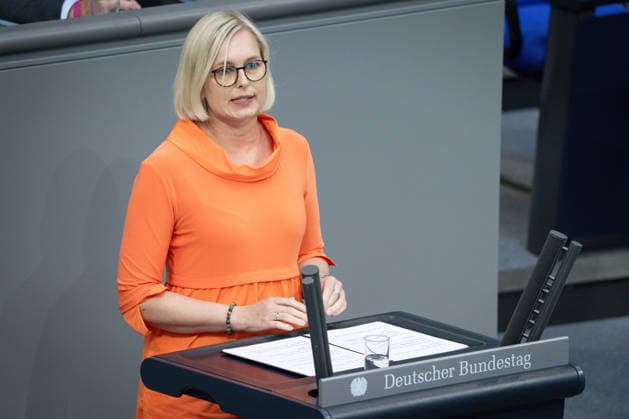 German Bundestag, 80th plenary session Dr Christiane Schenderlein Minister of State for Sport and Volunteering in portrait during speech on the agenda item Cohesion through commitment Volunteering at the 80th session of the German Bundestag in Berlin, 21 05 2026 Berlin Berlin Germany