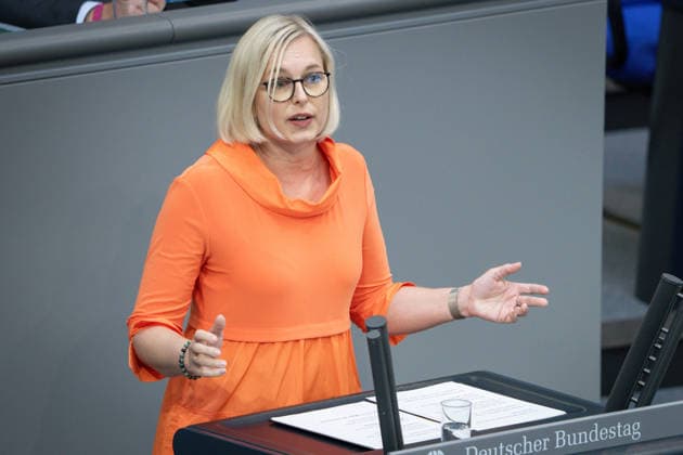 German Bundestag, 80th plenary session Dr Christiane Schenderlein Minister of State for Sport and Volunteering in portrait during speech on the agenda item Cohesion through commitment Volunteering at the 80th session of the German Bundestag in Berlin, 21 05 2026 Berlin Berlin Germany