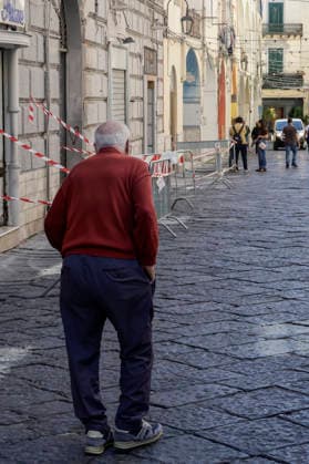Bacoli, earthquake 4.4 Bacoli: following this morning™s earthquake at 5.50am, there are no major issues in the town; only in Via Ercole has a cornice fallen from a building. _BPH6400 Copyright: xAntonioxBalascox