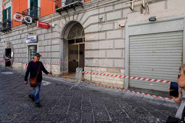 Bacoli, earthquake 4.4 Bacoli: following this morning™s earthquake at 5.50am, there are no major issues in the town; only in Via Ercole has a cornice fallen from a building. _BPH6429 Copyright: xAntonioxBalascox