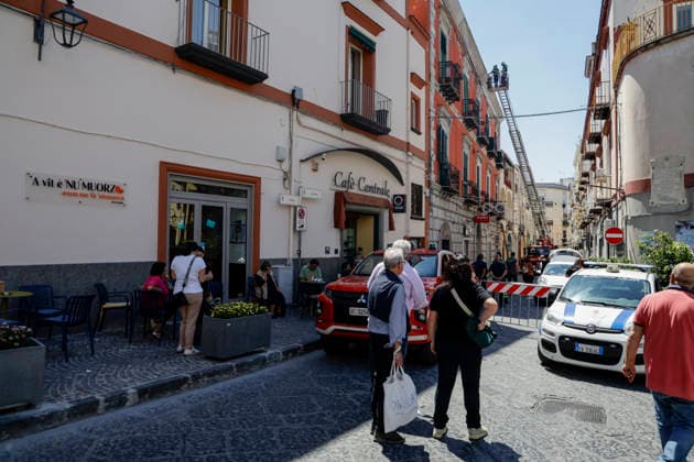Bacoli, earthquake 4.4 Bacoli: following this morning™s earthquake at 5.50am, there are no major issues in the town; only in Via Ercole has a cornice fallen from a building. _BPH6956 Copyright: xAntonioxBalascox