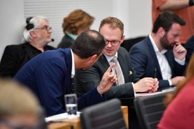 The plenary session took place in the Saarbrücken state parliament on Wednesday 20 05 2026 In the picture from left Frank Dieter Schmitt, MdL SPD and Timo P Gros, MdL CDU bub