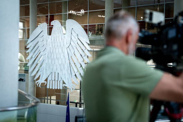 German Bundestag, 80 plenary session Symbol image eagle in the plenary hall with a cameraman at the 80 session of the German Bundestag in Berlin Berlin Berlin Germany