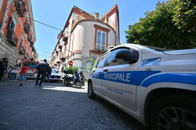 Photo IPP Felice De Martino Bacoli Naples 21 05 2026 Earthquake tremor in the Campi Flegrei area in the photo firefighters and municipal police check damage to a building in Via Ercole Italy Photo Press World Copyrigh