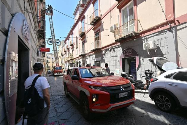 Photo IPP Felice De Martino Bacoli Naples 21 05 2026 Earthquake tremor in the Campi Flegrei area in the photo firefighters check damage to a building in Via Ercole Italy Photo Press World Copyrigh
