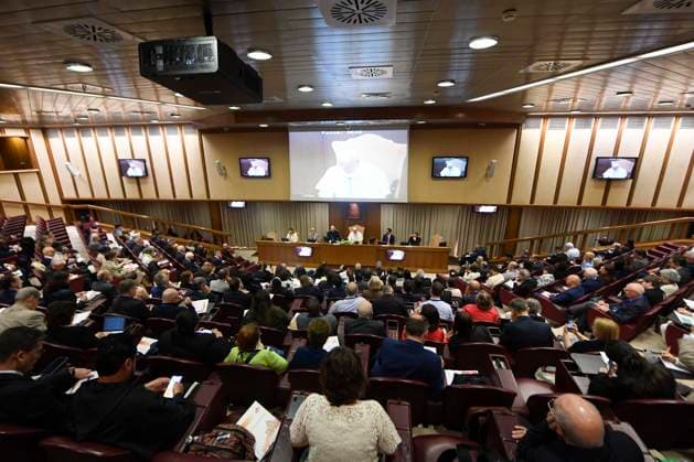 ITALY - POPE LEO XIV MEETS WITH PARTICIPANTS IN THE MEETING WITH THE LEADERS OF ASSOCIATIONS OF THE FAITHFUL , ECCLESIAL MOVEMENTS AND NEW COMMUNITIES AT THE VATICAN- 2026 5 21 Italy, Rome, Vatican, 2026 5 21.Pope Leo XIV meets with participants in the meeting with the leaders of associations of the faithful, ecclesial movements, and new communities in the Vatican EDITORIAL USE ONLY - NO BOOKS Copyright: xVATICANxMEDIAx