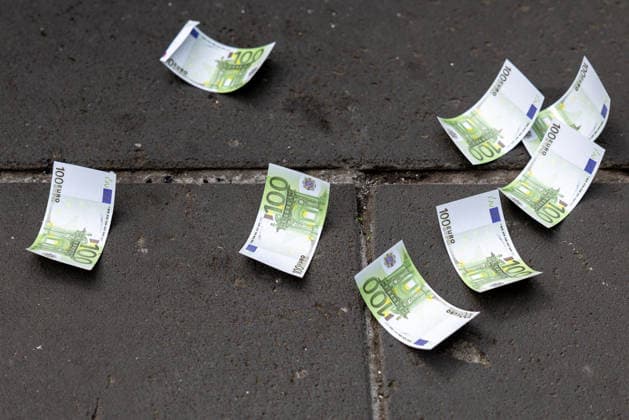 Bavaria-wide ver di trade strike starts with rally and demonstration, Nuremberg, 21 05 2026 Confetti in the form of 100 euro bills lies on the ground The action accompanied the ver di strike in Bavarian trade for higher wages and better training allowances Nuremberg Kornmarkt Bavaria Germany 20260521-1V9A8572-M4000