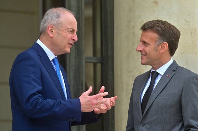 Le président de la République française Emmanuel Macron reçoit le Premier ministre irlandais Micheál Martin au palais présidentiel de lÉlysée à Paris, France, le 21 mai 2026 Christian Liewig Bestimage French President Emmanuel Macron receives Irelands Prime Minister Micheal Martin at the Elysee Presidential Palace in Paris, France, on May 21, 2026 Paris France  Copyright: xChristianxLiewigx xBestimagexChristianxLiewigx xBestimagex