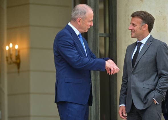 Le président de la République française Emmanuel Macron reçoit le Premier ministre irlandais Micheál Martin au palais présidentiel de lÉlysée à Paris, France, le 21 mai 2026 Christian Liewig Bestimage French President Emmanuel Macron receives Irelands Prime Minister Micheal Martin at the Elysee Presidential Palace in Paris, France, on May 21, 2026 Paris France  Copyright: xChristianxLiewigx xBestimagexChristianxLiewigx xBestimagex