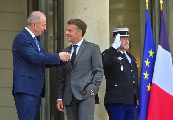 Le président de la République française Emmanuel Macron reçoit le Premier ministre irlandais Micheál Martin au palais présidentiel de lÉlysée à Paris, France, le 21 mai 2026 Christian Liewig Bestimage French President Emmanuel Macron receives Irelands Prime Minister Micheal Martin at the Elysee Presidential Palace in Paris, France, on May 21, 2026 Paris France  Copyright: xChristianxLiewigx xBestimagexChristianxLiewigx xBestimagex