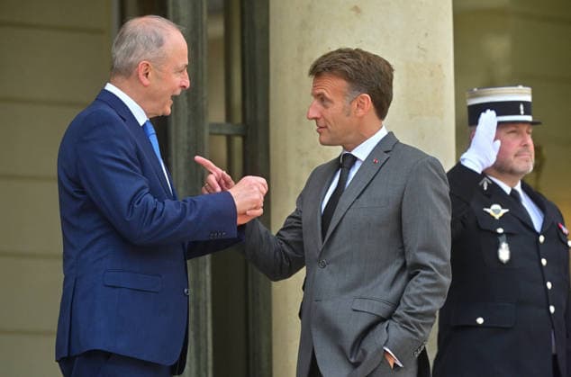 Le président de la République française Emmanuel Macron reçoit le Premier ministre irlandais Micheál Martin au palais présidentiel de lÉlysée à Paris, France, le 21 mai 2026 Christian Liewig Bestimage French President Emmanuel Macron receives Irelands Prime Minister Micheal Martin at the Elysee Presidential Palace in Paris, France, on May 21, 2026 Paris France  Copyright: xChristianxLiewigx xBestimagexChristianxLiewigx xBestimagex