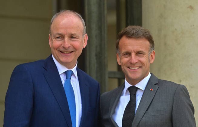 Le président de la République française Emmanuel Macron reçoit le Premier ministre irlandais Micheál Martin au palais présidentiel de lÉlysée à Paris, France, le 21 mai 2026 Christian Liewig Bestimage French President Emmanuel Macron receives Irelands Prime Minister Micheal Martin at the Elysee Presidential Palace in Paris, France, on May 21, 2026 Paris France  Copyright: xChristianxLiewigx xBestimagexChristianxLiewigx xBestimagex