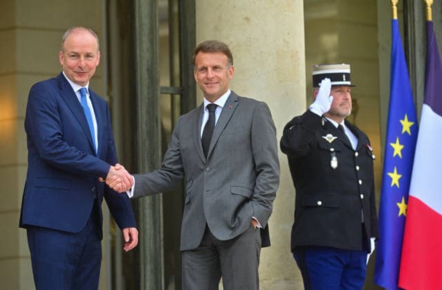 Le président de la République française Emmanuel Macron reçoit le Premier ministre irlandais Micheál Martin au palais présidentiel de lÉlysée à Paris, France, le 21 mai 2026 Christian Liewig Bestimage French President Emmanuel Macron receives Irelands Prime Minister Micheal Martin at the Elysee Presidential Palace in Paris, France, on May 21, 2026 Paris France  Copyright: xChristianxLiewigx xBestimagexChristianxLiewigx xBestimagex