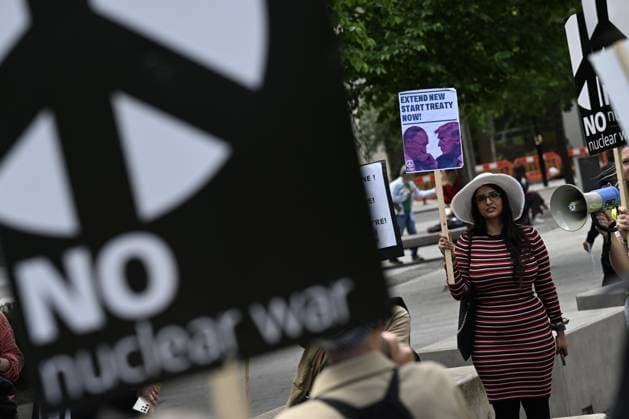 Anti-nuclear protest outside US Embassy in London LONDON, UNITED KINGDOM - MAY 21: Protesters holding banners gather during a demonstration against nuclear weapons outside the United States Embassy in London, United Kingdom on May 21, 2026. Rasid Necati Aslim Anadolu London United Kingdom. Editorial use only. Please get in touch for any other usage.  Copyright: x2026xAnadoluxRasidxNecatixAslimx
