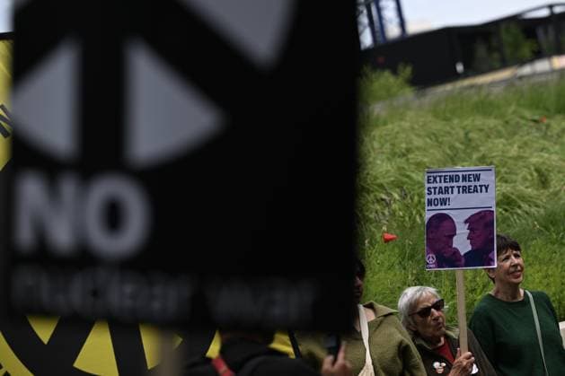 Anti-nuclear protest outside US Embassy in London LONDON, UNITED KINGDOM - MAY 21: Protesters holding banners gather during a demonstration against nuclear weapons outside the United States Embassy in London, United Kingdom on May 21, 2026. Rasid Necati Aslim Anadolu London United Kingdom. Editorial use only. Please get in touch for any other usage.  Copyright: x2026xAnadoluxRasidxNecatixAslimx