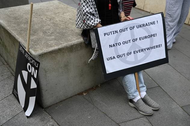Anti-nuclear protest outside US Embassy in London LONDON, UNITED KINGDOM - MAY 21: Protesters holding banners gather during a demonstration against nuclear weapons outside the United States Embassy in London, United Kingdom on May 21, 2026. Rasid Necati Aslim Anadolu London United Kingdom. Editorial use only. Please get in touch for any other usage.  Copyright: x2026xAnadoluxRasidxNecatixAslimx