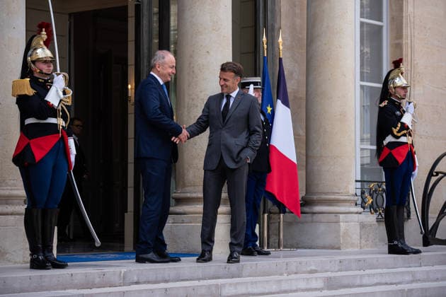 Meeting between France s President and Ireland s Prime Minister Aurelien Morissard MAXPPP MAXPPP Paris 21 05 2026 France s President Emmanuel Macron R welcomes Ireland s Prime Minister Micheal Martin ahead of their meeting at the Elysee Presidential Palace, in Paris on May 21, 2026 Aurelien Morissard MAXPPP Paris France  Copyright: xMAXPPPxAurelienxMorissard MAXPPPx MOR202605219579 MOR202605219579