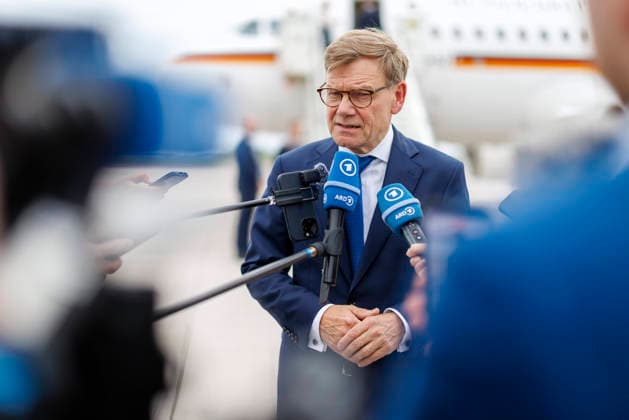 Johann Wadephul CDU , Federal Foreign Minister, travels to the NATO Foreign Ministers Meeting in Helsingborg Here at a press statement shortly before departure at BER Berlin Airport, 21 05 2026 Photographed on behalf of the Federal Foreign Office Berlin Germany Copyright: xThomasxImo AAx
