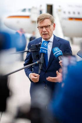 Johann Wadephul CDU , Federal Foreign Minister, travels to the NATO Foreign Ministers Meeting in Helsingborg Here at a press statement shortly before departure at BER Berlin Airport, 21 05 2026 Photographed on behalf of the Federal Foreign Office Berlin Germany Copyright: xThomasxImo AAx