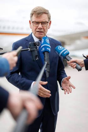 Johann Wadephul CDU , Federal Foreign Minister, travels to the NATO Foreign Ministers Meeting in Helsingborg Here at a press statement shortly before departure at BER Berlin Airport, 21 05 2026 Photographed on behalf of the Federal Foreign Office Berlin Germany Copyright: xThomasxImo AAx